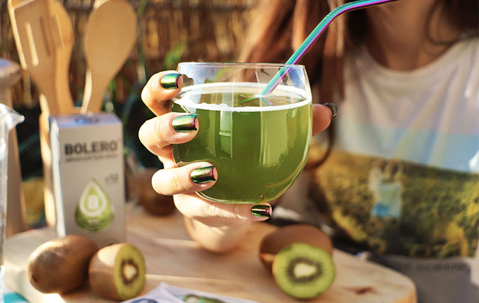 Gotowy napój bolero w szklance