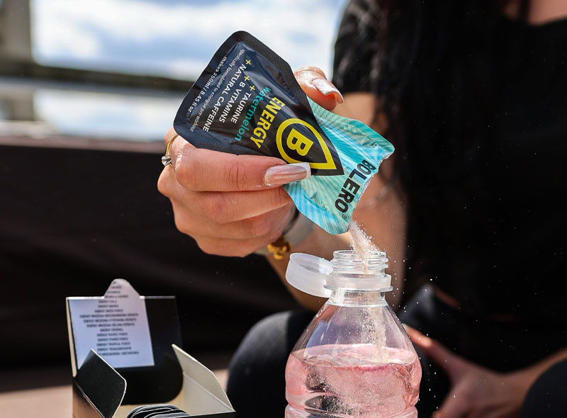 Bolero Energy Watermelon – napój w proszku z kofeiną o smaku arbuza przygotowywany z wodą