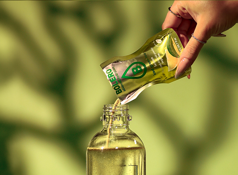 Bolero napój w proszku bez cukru iced green tea, mrożona zielona herbata, przygotowanie napoju w butelce