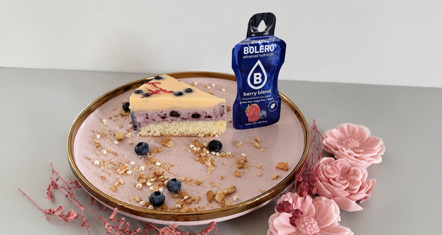 Proteinowy torcik na zimno z Bolero Berry Blend