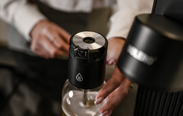 Zbliżenie na elementy saturatora Bolero Soda Maker